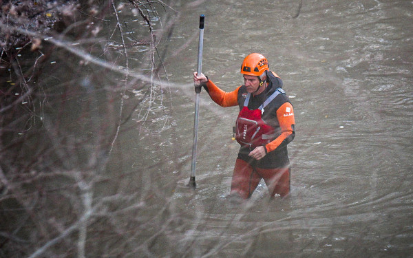 Λάρισα: Άκαρπες για 10η ημέρα οι έρευνες για τον εντοπισμό του 39χρονου - Σαρώνουν τον βυθό του Πηνειού (βίντεο)