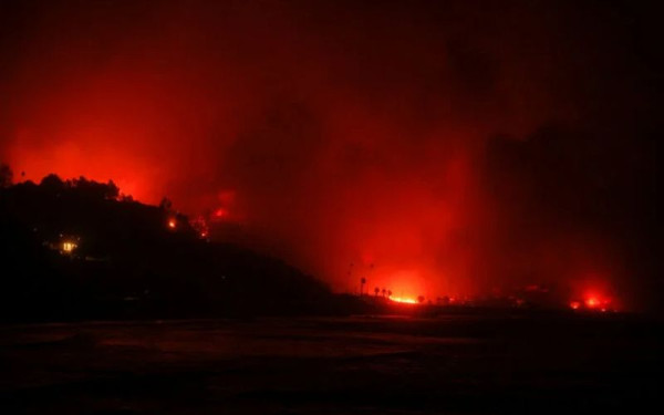 ΗΠΑ: Στο έλεος των πυρκαγιών το Λος Άντζελες - Εσπευσμένες απομακρύνσεις κατοίκων (βίντεο, φωτ.)