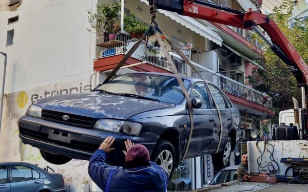 Θεσσαλονίκη: Απομακρύνονται περίπου 700 εγκαταλειμμένα οχήματα έως το τέλος του 2025 - Το σχέδιο του Δ. Θεσσαλονίκης