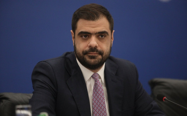 Πυρά Π. Μαρινάκη κατά Α. Τσίπρα: «Θέλει να ξαναγράψει την ιστορία όμως η συλλογική μνήμη δεν σβήνει τόσο εύκολα»