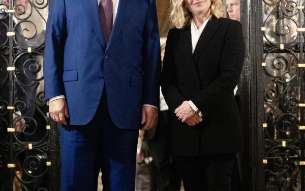 Τζ. Μελόνι: Υπέροχη βραδιά με τον Ντόναλντ Τραμπ, έγραψε για την «αιφνιδιαστική» της επίσκεψη στη Φλόριντα