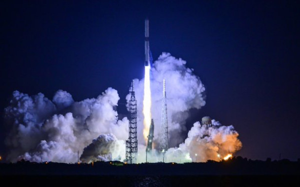 Blue Origin: Ο πύραυλος New Glenn εκτοξεύθηκε για πρώτη φορά (βίντεο)