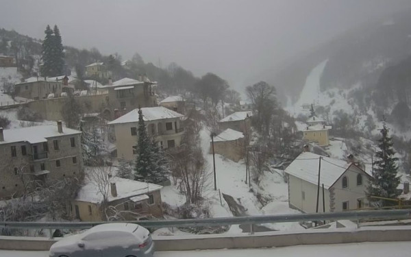 Η Φλώρινα «ντύθηκε» ξανά στα λευκά - Χειμωνιάτικο τοπίο με «βουτιά» του υδραργύρου στον -1 βαθμό Κελσίου