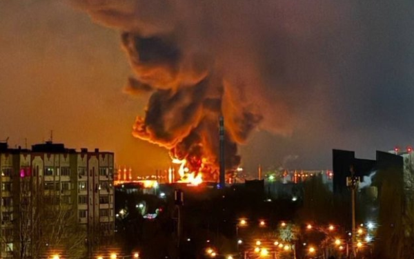 Ρωσία: Πυρκαγιά μαίνεται σε αποθήκη πετρελαίου 24 ώρες μετά την ουκρανική επίθεση