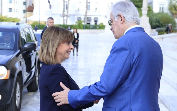 Σακελλαροπούλου και Τασούλας έφαγαν μαζί στο Παγκράτι