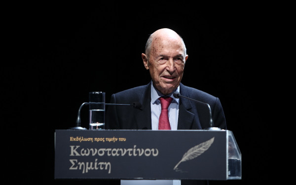Ο πολιτικός κόσμος «αποχαιρετά» τον Κ. Σημίτη