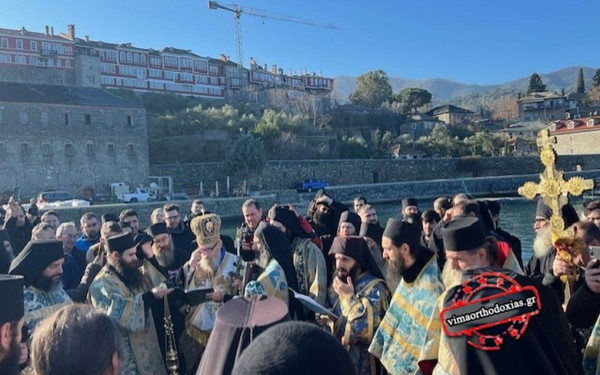 Το Άγιο Όρος γιόρτασε τα Θεοφάνια με εκατοντάδες προσκυνητές να δίνουν το παρών (βίντεο, φωτ.)