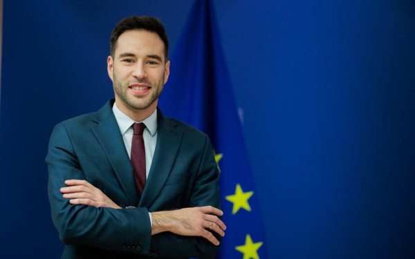 Εκπρόσωπος Κομισιόν: Τίποτα δεν απαγορεύει στον Μασκ να κάνει συνέντευξη με την αρχηγό της γερμανικής ακροδεξιάς