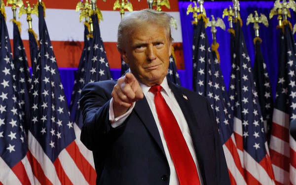 Νέο διάταγμα Τραμπ: «Πίσω στο πλαστικό», τέλος τα χάρτινα καλαμάκια