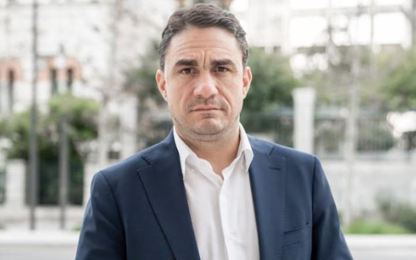 ΠΑΣΟΚ: Θυμήθηκαν τη μεσαία τάξη μετά από 6 χρόνια φορολογικής αφαίμαξης