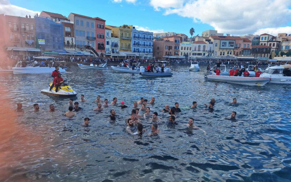 Παρουσία πλήθους κόσμου γιορτάστηκαν τα Θεοφάνια σε Ρέθυμνο και Χανιά (βίντεο)
