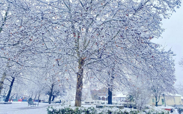 Καιρός: Βροχές και χιόνια στα ηπειρωτικά, μαλακώνει το κρύο σιγά-σιγά από αύριο