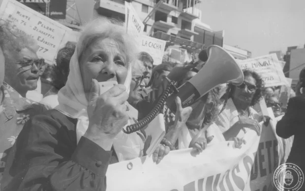 Αργεντινή: Οι «Γιαγιάδες της Πλατείας Μαΐου» εντόπισαν άλλο ένα κλεμμένο παιδί της δικτατορίας, την «εγγονή αρ. 139»