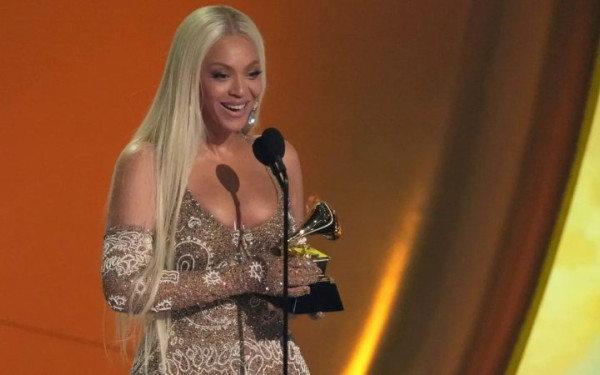 Βραβεία Grammy 2025: Έγραψε ιστορία η Μπιγιόνσε - Μεγάλοι νικητές της βραδιάς Κέντρικ Λαμάρ και Σαμπρίνα Κάρπεντερ (βίντεο)
