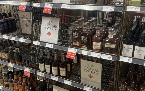 ΗΠΑ: Οι Καναδοί ακυρώνουν ταξίδια και μποϊκοτάρουν τα αμερικανικά προϊόντα μετά την ανακοίνωση δασμών