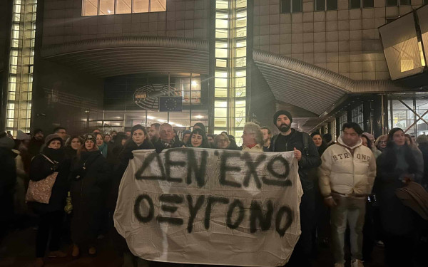 «Δεν έχω οξυγόνο»: Οι Βρυξέλλες ζητούν δικαίωση για τα θύματα των Τεμπών (βίντεο, φωτ.)