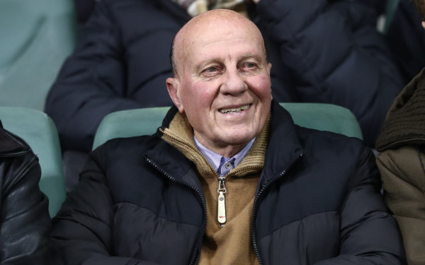 Παραμένει διασωληνωμένος και σε κρίσιμη κατάσταση ο Μίμης Δομάζος (βίντεο)