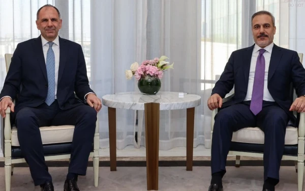 Γεραπετρίτης - Φιντάν συναντήθηκαν σε «θετικό κλίμα» στο Κατάρ - Kυριάρχησαν Ανώτατο Συμβούλιο Συνεργασίας και Κυπριακό