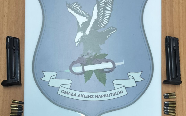 Θεσσαλονίκη: Συνελήφθη αλλοδαπή με όπλα και ναρκωτικά (φωτ.)