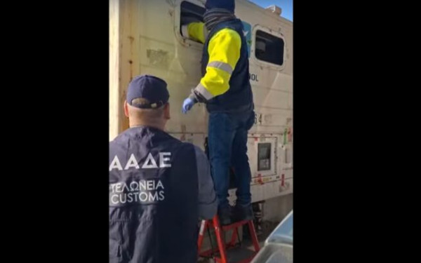 Θεσσαλονίκη: Ξετρύπωσαν 29 κιλά κοκαΐνης από κοντέινερ με μπανάνες - Δείτε βίντεο