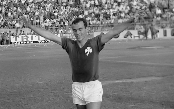 Μίμης Δομάζος: Από τις αλάνες στο Γουέμπλεϊ κι o γάμος με τις... 7.000 μπομπονιέρες που άφησε ιστορία (βίντεο, φωτ.)