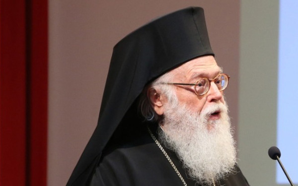 «Χαρισματικός ιεράρχης»: Ο πολιτικός κόσμος για την εκδημία του Αρχιεπισκόπου Αλβανίας Αναστάσιου