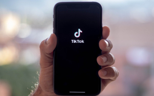 Tik Tok: Νέα «θανατηφόρα» τάση παροτύνει τα παιδιά να παίρνουν υψηλές δόσεις παρακεταμόλης