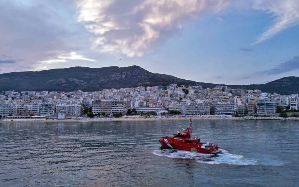 Καβάλα: Πυρκαγιά σε φορτηγό πλοίο