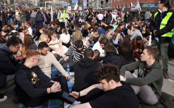 Σερβία: Η πορεία των φοιτητών του Βελιγραδίου έφτασε στο Νόβι Σαντ