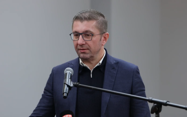 Β. Μακεδονία - Χ. Μιτσκότσκι: «Μένω έκπληκτος με την αντίδραση της Αθήνας»