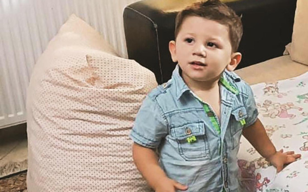 Στην Αθήνα η κηδεία του μικρού Άγγελου - Το αγγελτήριο θανάτου του 3χρονου