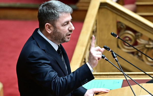 ΠΑΣΟΚ-ΚΙΝΑΛ: Σφυροκόπημα διαρκείας και σχέδιο αντεπίθεσης