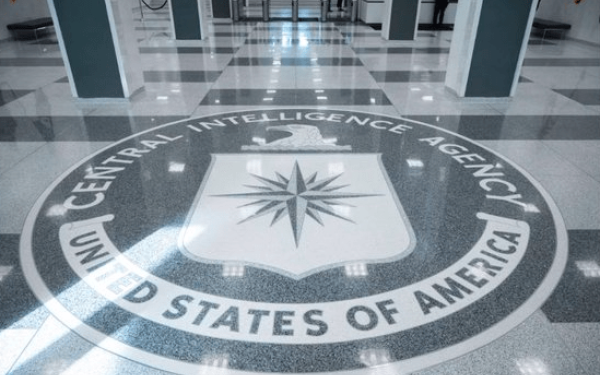 Ν. Τραμπ: Εφαρμόζει στην πράξη τις περικοπές - Πρώτο «θύμα» η CIA