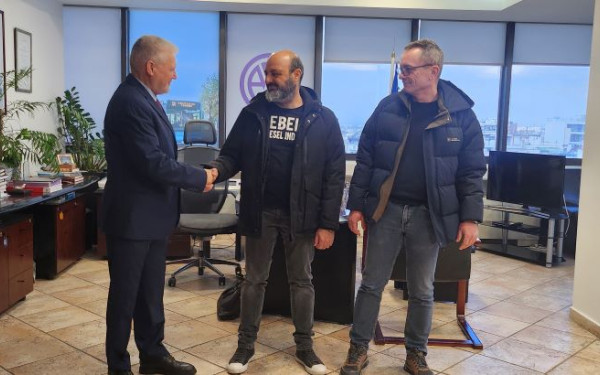 Θεσσαλονίκη: Οδηγός του ΟΑΣΘ βρήκε και παρέδωσε πορτοφόλι με 1.400 ευρώ (βίντεο)