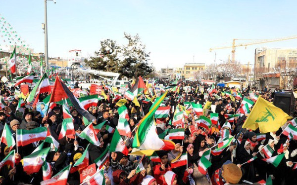 Ιράν: Στους δρόμους της Τεχεράνης οι κάτοικοι για την 46η Ισλαμική Επανάσταση