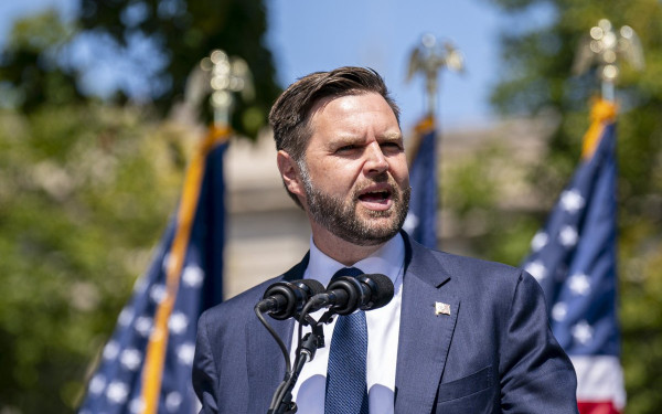 ΗΠΑ: Ο αντιπρόεδρος Βανς απειλεί τη Ρωσία με κυρώσεις και στρατιωτική δράση αν δεν σταματήσει ο πόλεμος στην Ουκρανία