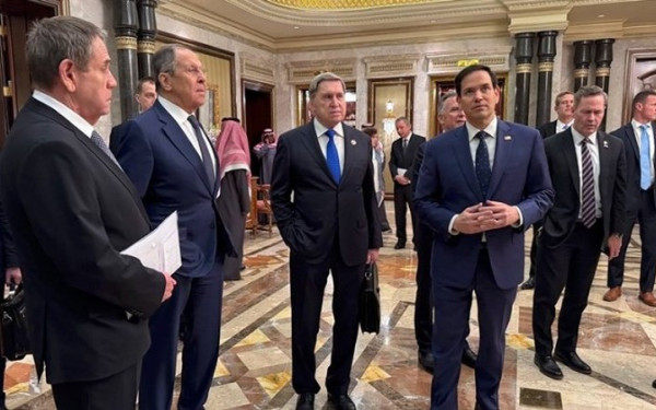 Συνάντηση Ρούμπιο-Λαβρόφ: Η Ουάσινγκτον έχει σκοπό ένα «δίκαιο και διαρκές» τέλος στη σύγκρουση στην Ουκρανία