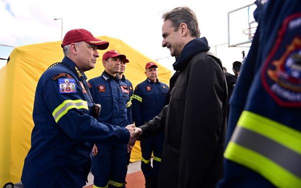 Ο πρωθυπουργός λέει «Όχι στον ανασχηματισμό των Τεμπών» και επιστρέφει στην τακτική των περιοδειών στην περιφέρεια. Γράφει ο Μποξέρ*