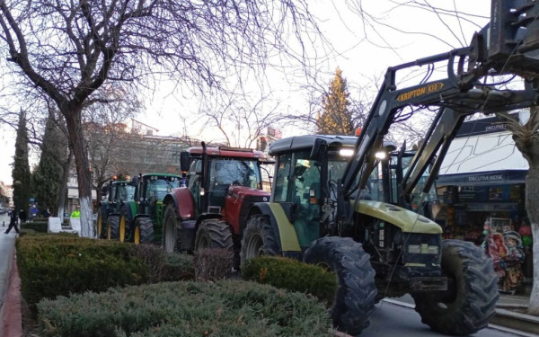 Μηχανοκίνητη πορεία από τους αγρότες στην Πτολεμαΐδα (βίντεο)