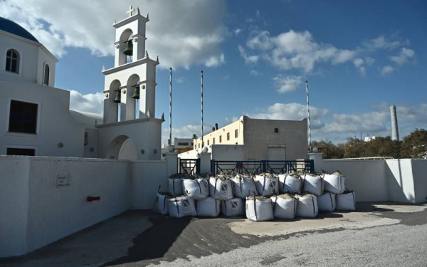 ΕΣΕΕ: Ζητά έκτακτα μέτρα στήριξης για τις εμπορικές επιχειρήσεις της Σαντορίνης