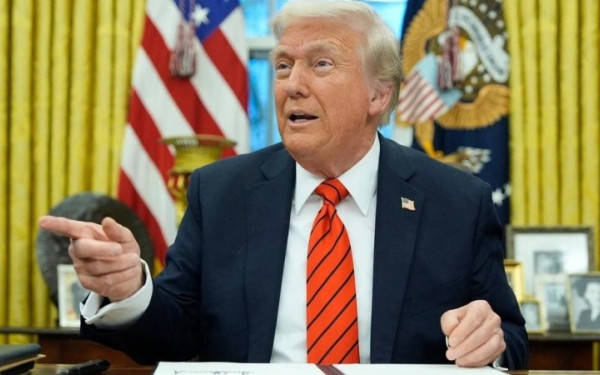 Ο Τραμπ λέει ότι ο διευθύνων σύμβουλος της Apple έχει δεσμευτεί για επενδύσεις εκατοντάδων δισεκατομμυρίων