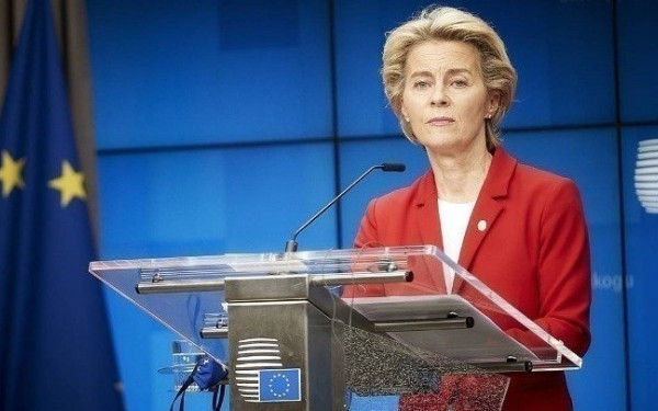 Ούρσουλα Φον Ντερ Λάιεν: Η Ρωσία πρέπει να δείξει τη βούλησή της να υποστηρίξει την κατάπαυση του πυρός