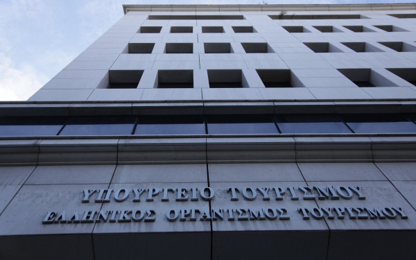 Το υπουργείο Τουρισμού για την ανέγερση ξενοδοχείου στο Σαρακίνικο Μήλου