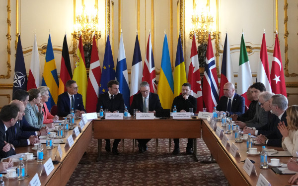 Σε εξέλιξη η κρίσιμη σύνοδος του Λονδίνου για την Ουκρανία - Οι 3 όροι για «βιώσιμη ειρήνη»