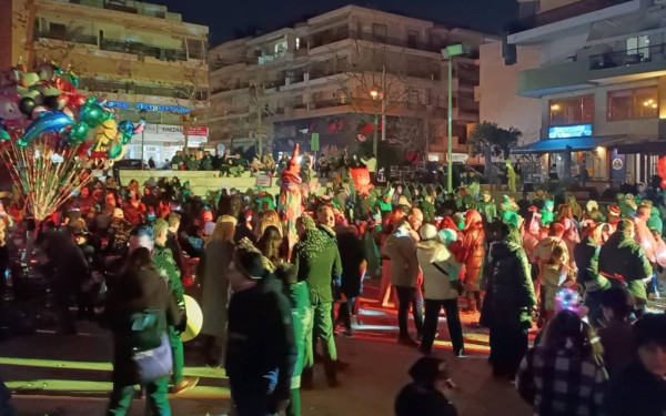 Ξεφάντωμα στο Ελευθέριο - Κορδελιό με την αποκριάτικη παρέλαση και το πάρτι στο θεατράκι