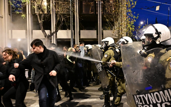 Αθήνα: Στον εισαγγελέα οι συλληφθέντες των επεισοδίων στο Σύνταγμα - Χούλιγκαν ανάμεσά τους