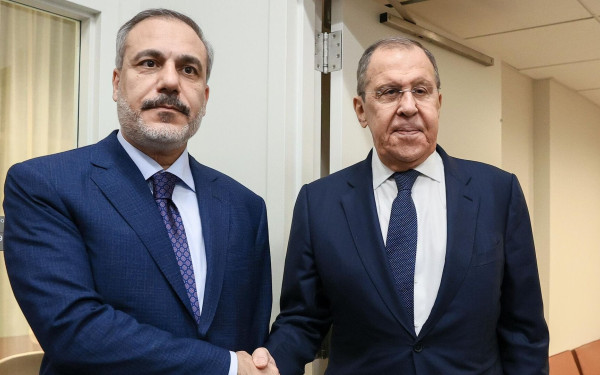 Τουρκία-Ρωσία: Τις προσπάθειες παύσης του πυρός στην Ουκρανία συζήτησαν Φιντάν - Λαβρόφ