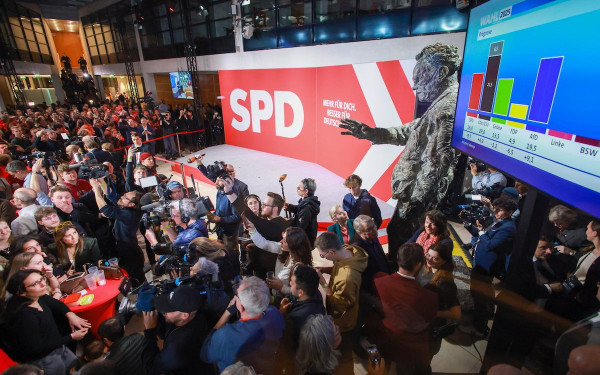 Γερμανία: Σχηματισμό κυβέρνησης θα επιδιώξει ο αρχηγός του CDU - To AfD θέλει να συμμετάσχει