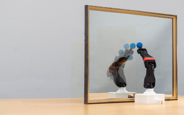 Ρομπότ μαθαίνουν πώς να κινούνται παρακολουθώντας τον εαυτό τους