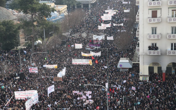 Θεσσαλονίκη - ΔΕΙΤΕ LIVE την μεγαλειώδη πορεία για τα Τέμπη